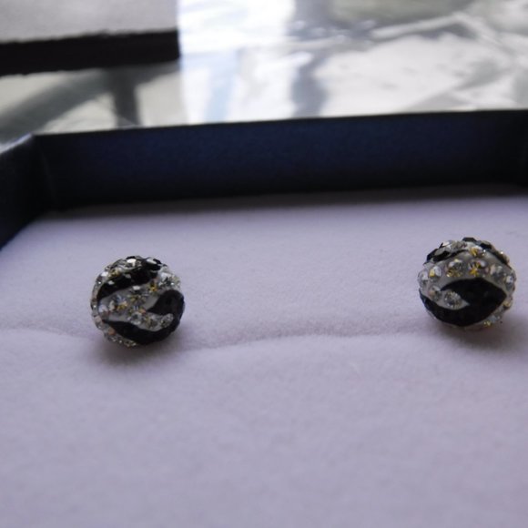 Yellow Gold Black & White Crystal Stud Earring - Picture 2 of 3